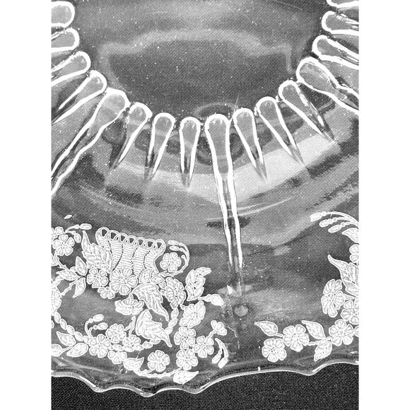 New Martinsville Meadow Wreath 11.5" Etched Crystal Cake Plate circa 1926-1944 - Picture 5 of 5